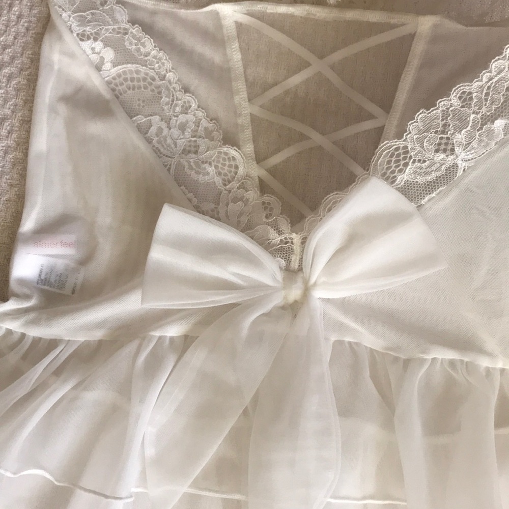 Lingerie - Picture 3 of 7